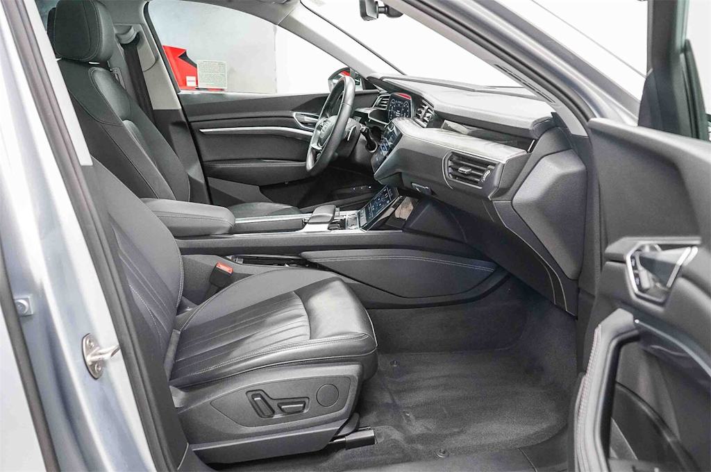 Thumbnail: 2023 Audi e-tron - 10