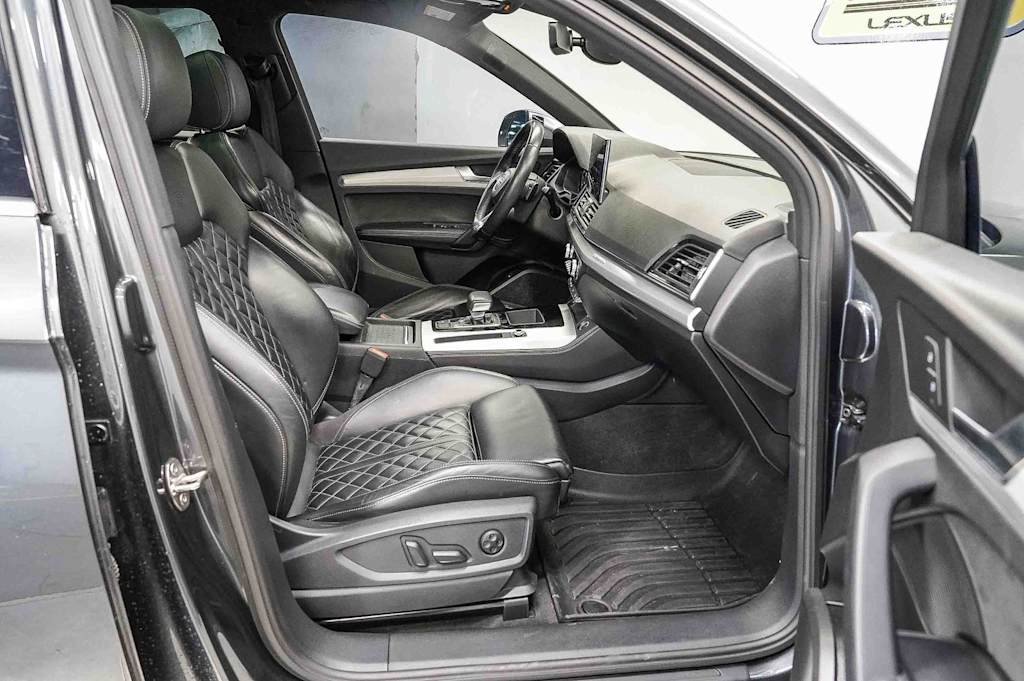 Thumbnail: 2021 Audi SQ5 - 10