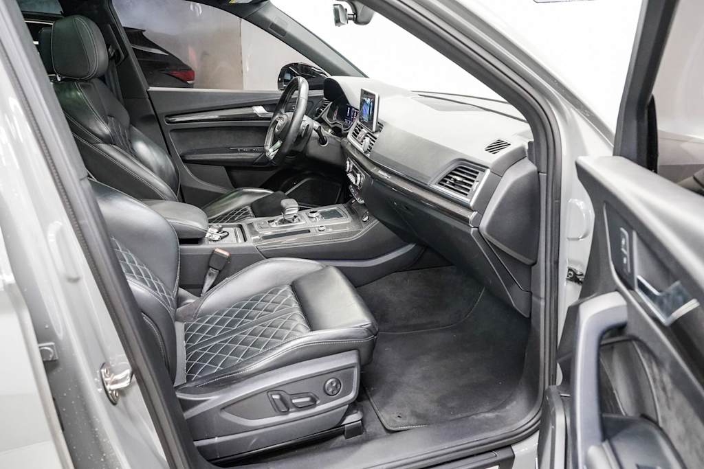Thumbnail: 2020 Audi SQ5 - 10