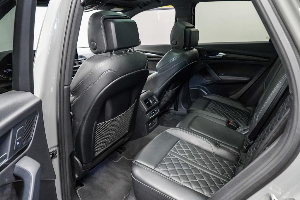 Thumbnail: 2020 Audi SQ5 - 12