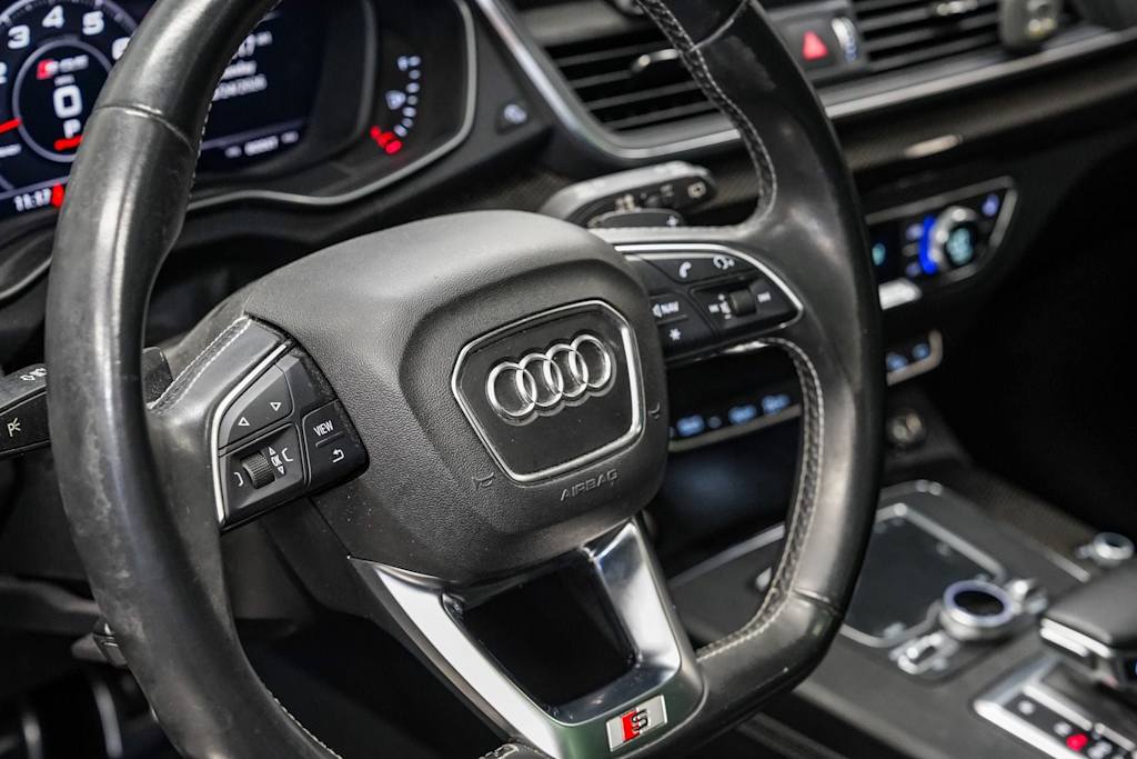 Thumbnail: 2020 Audi SQ5 - 13