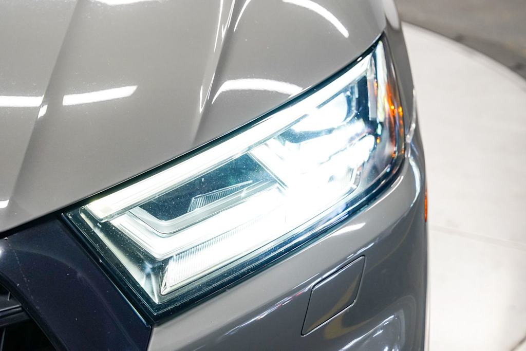 Thumbnail: 2020 Audi SQ5 - 20