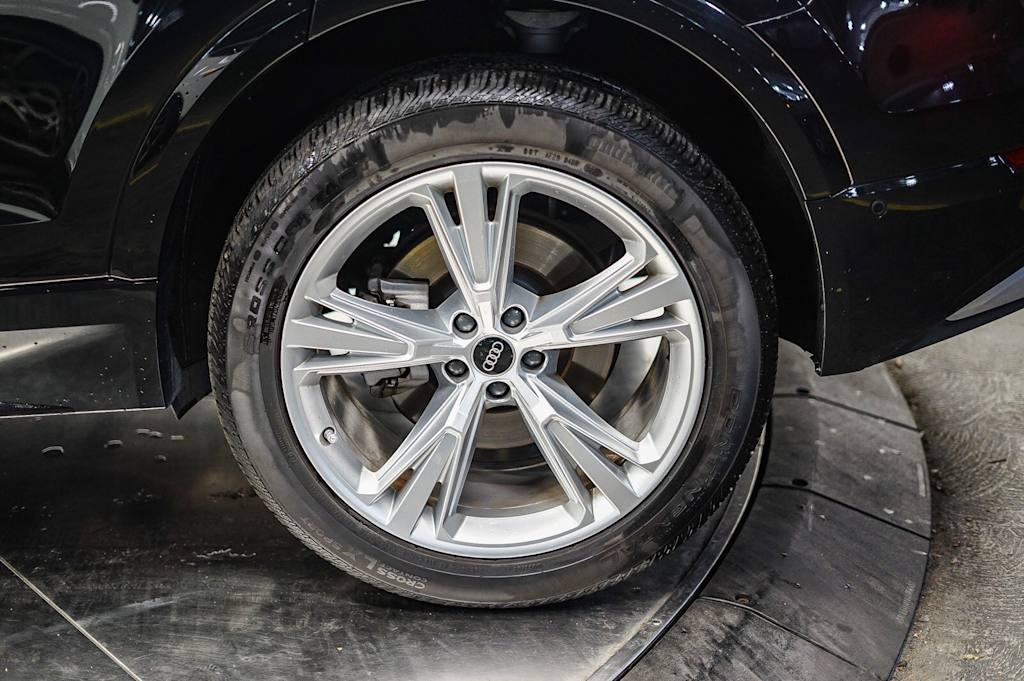 Thumbnail: 2022 Audi Q8 - 7