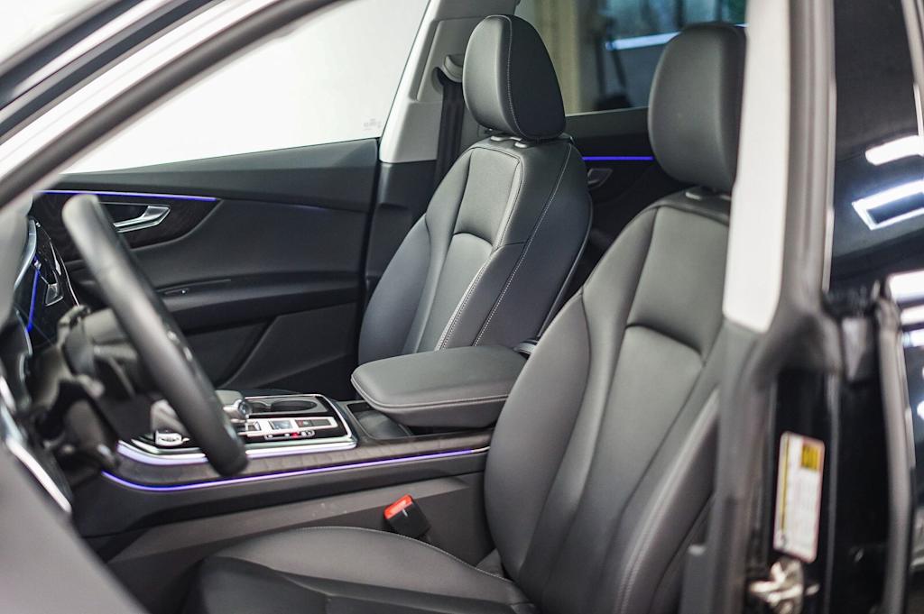 Thumbnail: 2022 Audi Q8 - 11