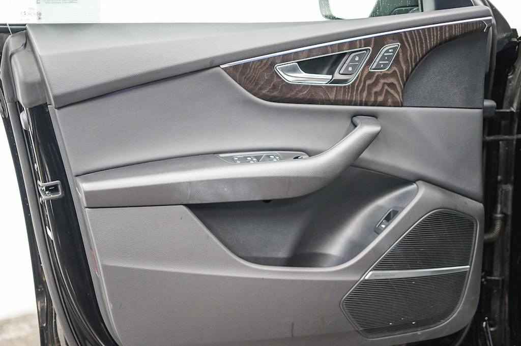 Thumbnail: 2022 Audi Q8 - 27