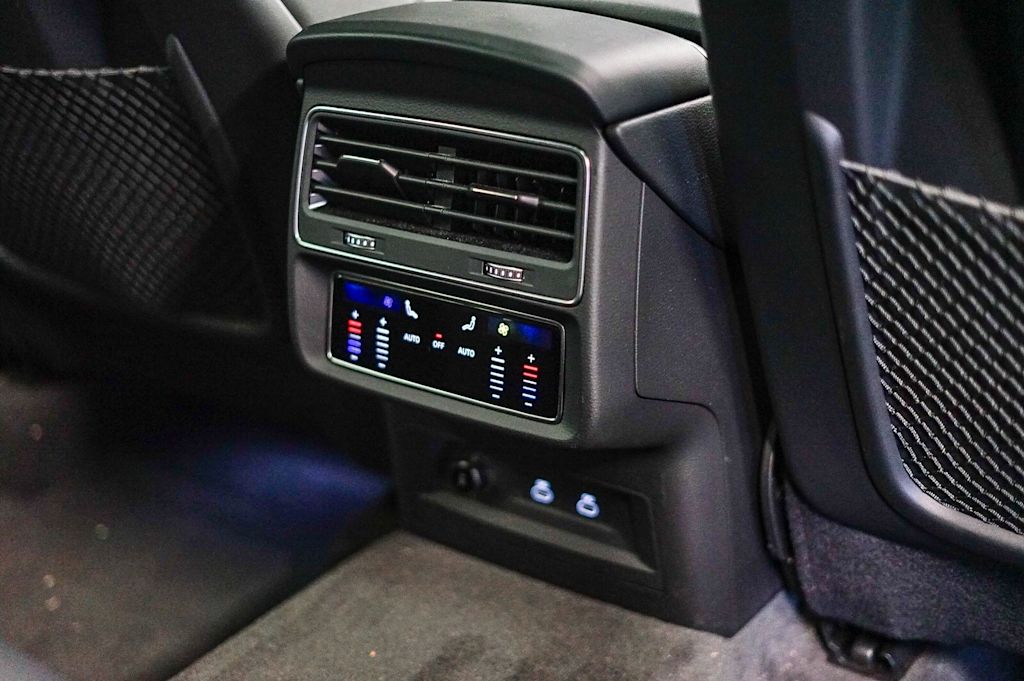 Thumbnail: 2022 Audi Q8 - 25