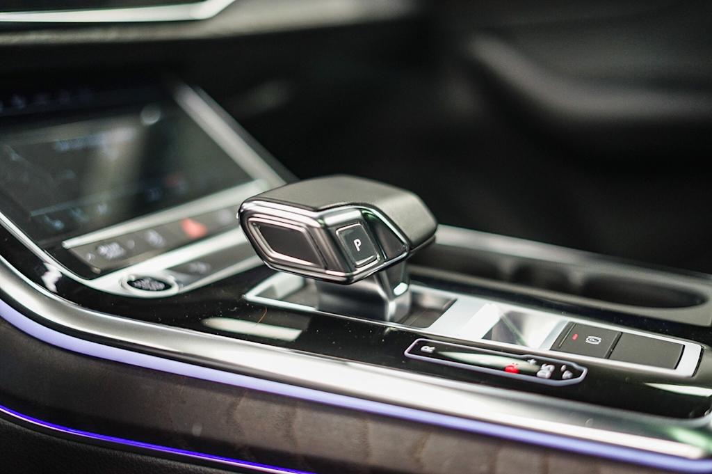 Thumbnail: 2022 Audi Q8 - 15