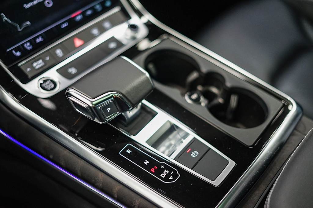 Thumbnail: 2022 Audi Q8 - 28