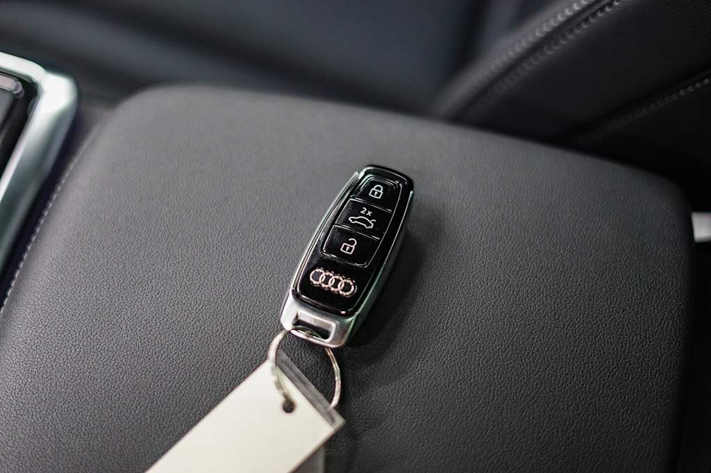 Thumbnail: 2022 Audi Q8 - 18