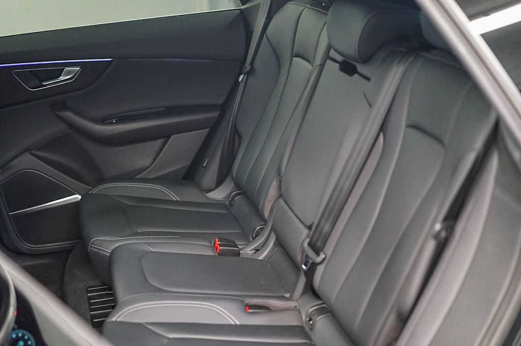 Thumbnail: 2022 Audi Q8 - 12