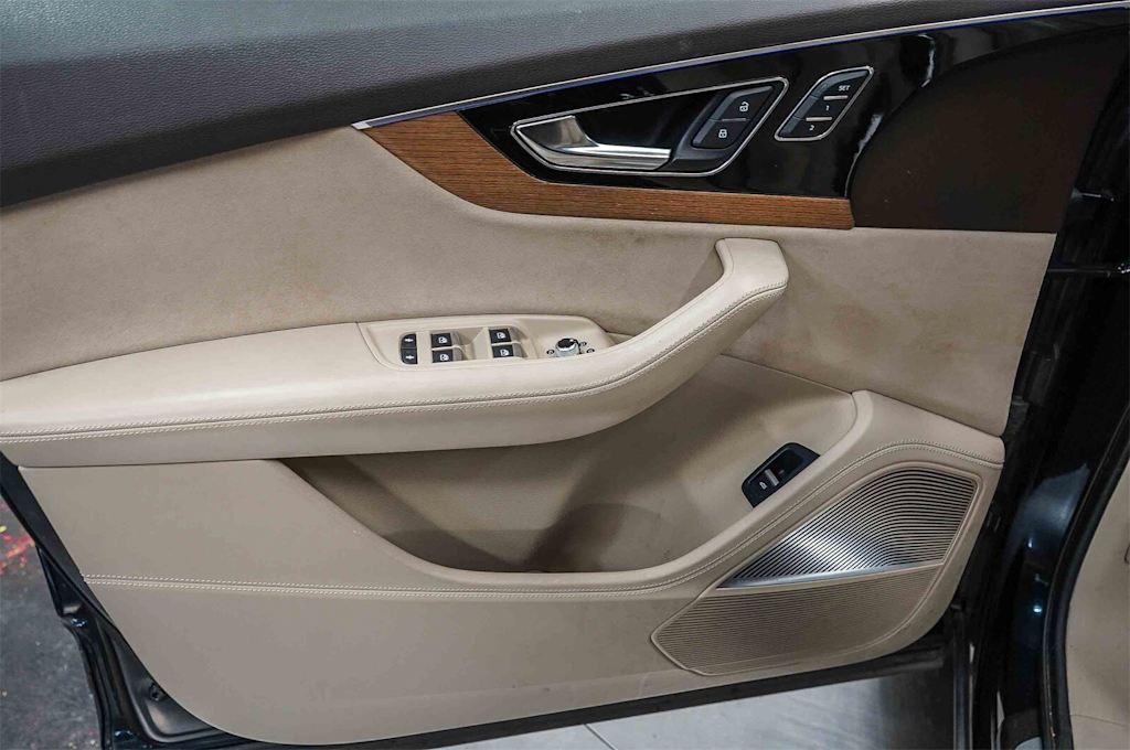 Thumbnail: 2017 Audi Q7 - 27