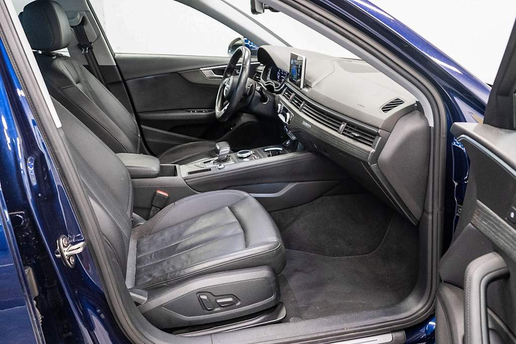 Thumbnail: 2019 Audi A4 - 10