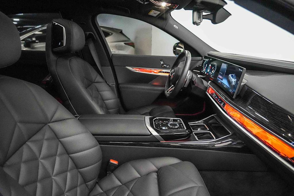 Thumbnail: 2025 BMW 7 Series - 9
