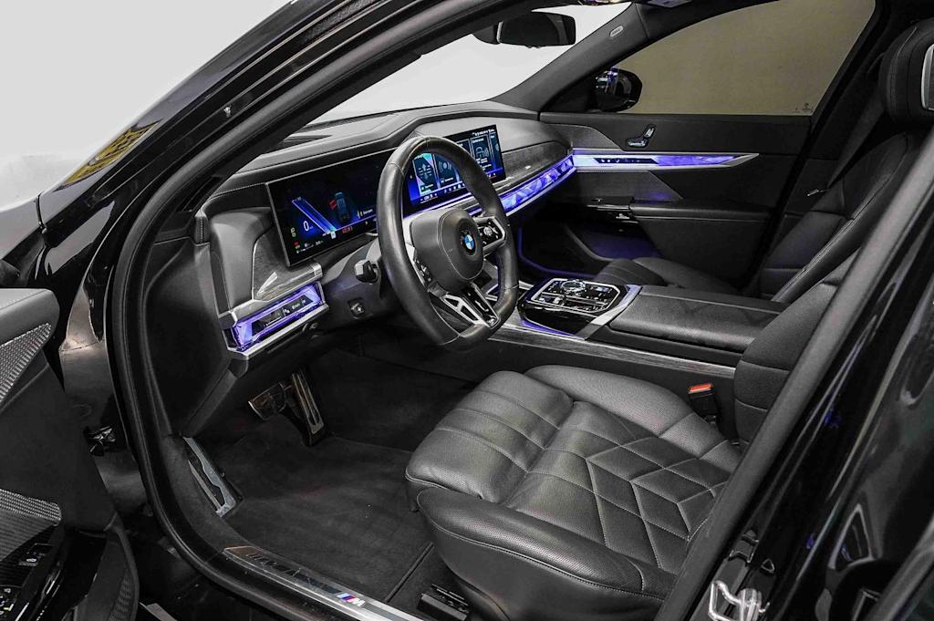 Thumbnail: 2024 BMW 7 Series - 10