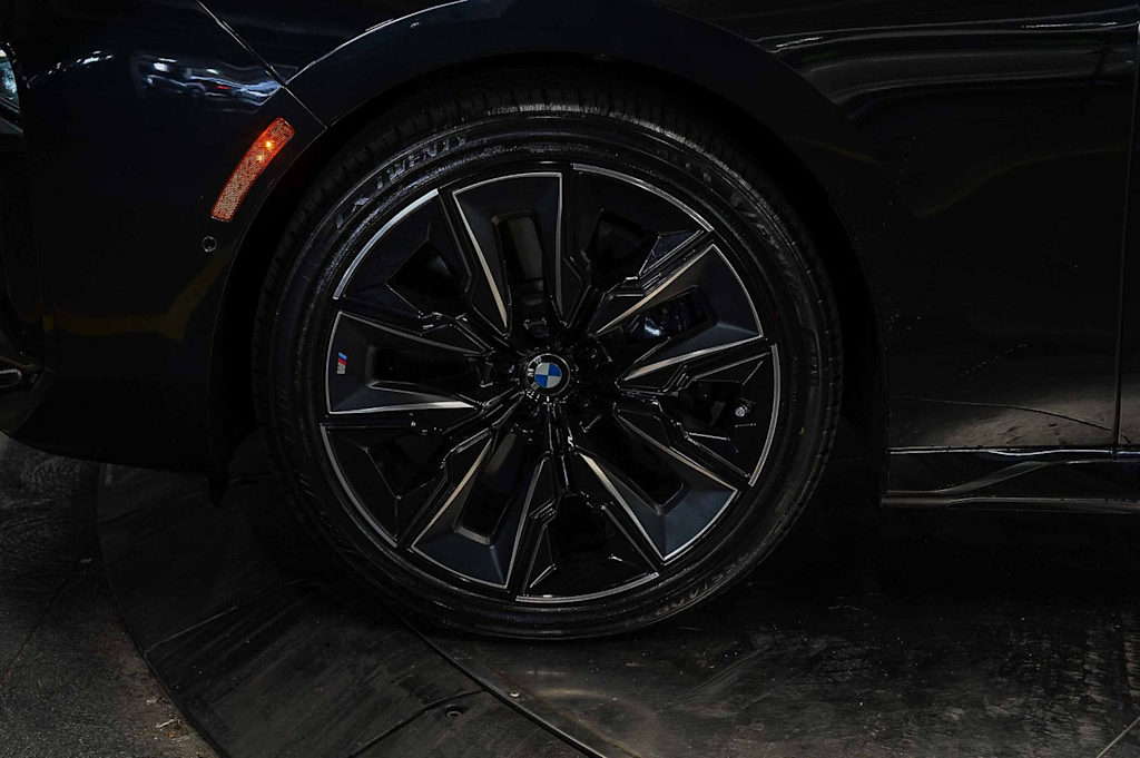 Thumbnail: 2024 BMW 7 Series - 6