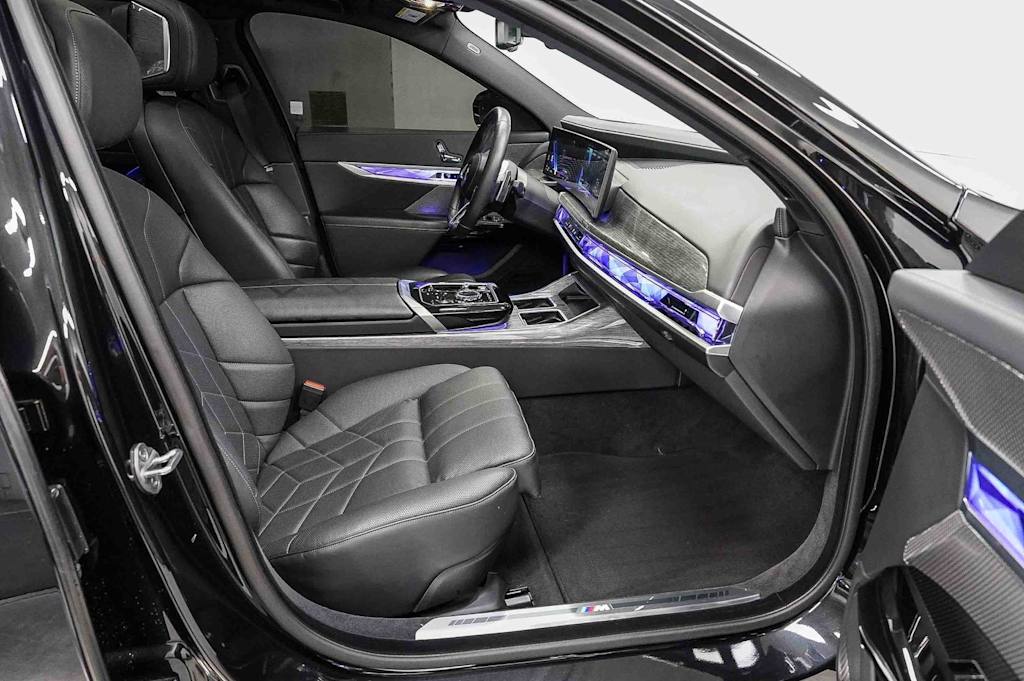 Thumbnail: 2024 BMW 7 Series - 9