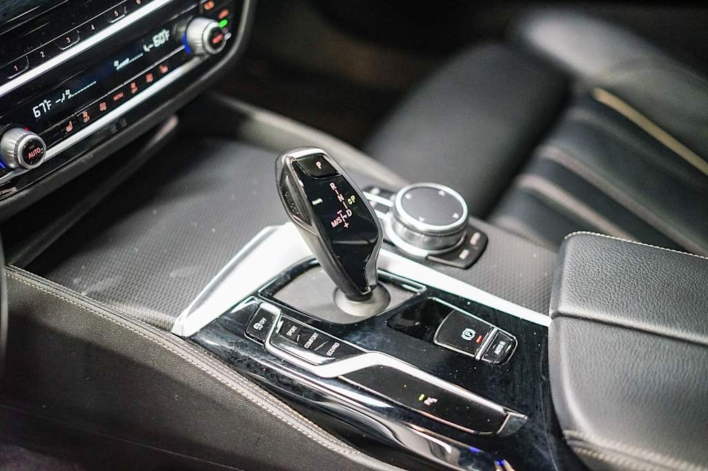 Thumbnail: 2023 BMW 5 Series - 15