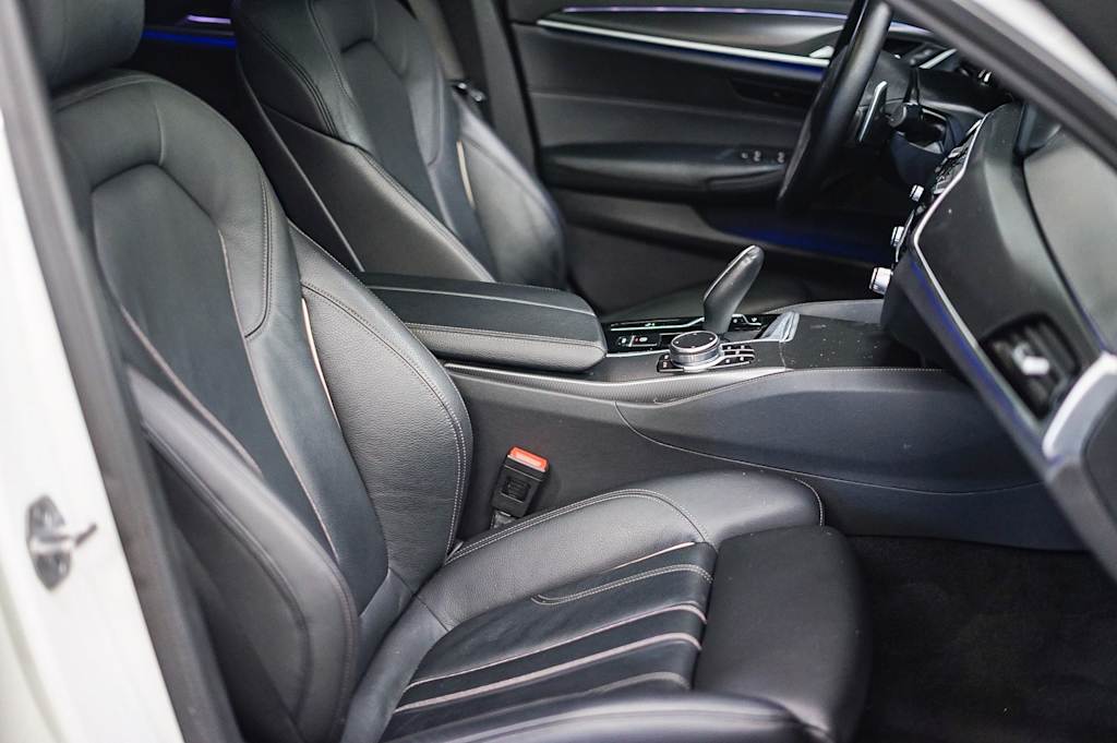 Thumbnail: 2023 BMW 5 Series - 10