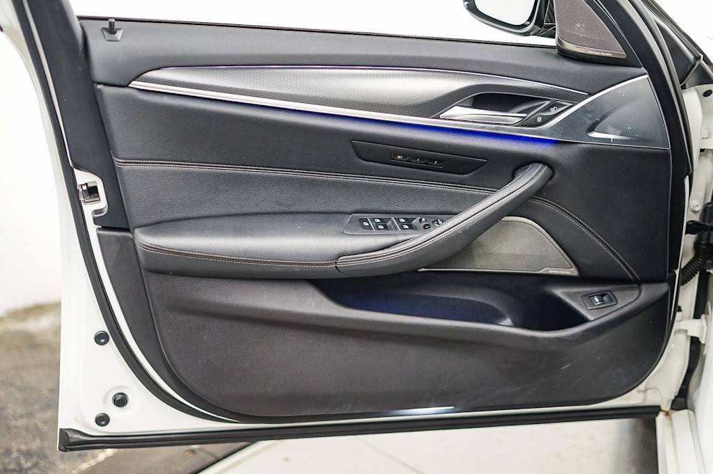 Thumbnail: 2023 BMW 5 Series - 29