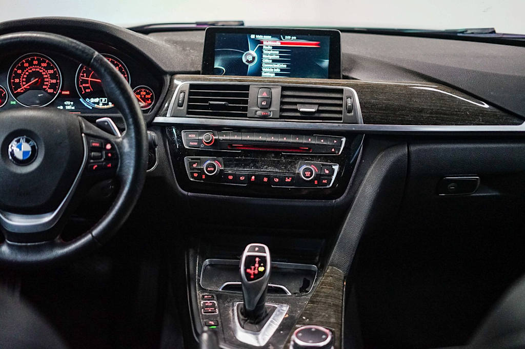 Thumbnail: 2016 BMW 3 Series - 8