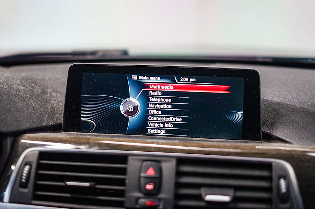 Thumbnail: 2016 BMW 3 Series - 23