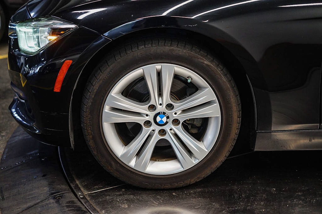 Thumbnail: 2016 BMW 3 Series - 6