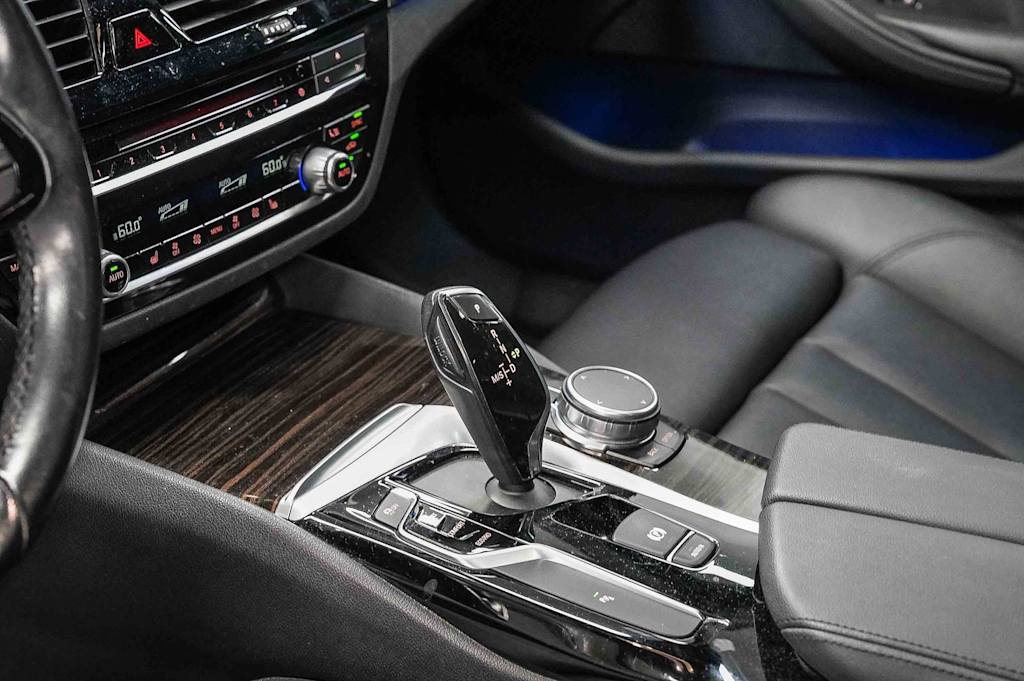 Thumbnail: 2017 BMW 5 Series - 16