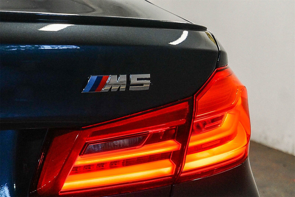 Thumbnail: 2018 BMW M5 - 21