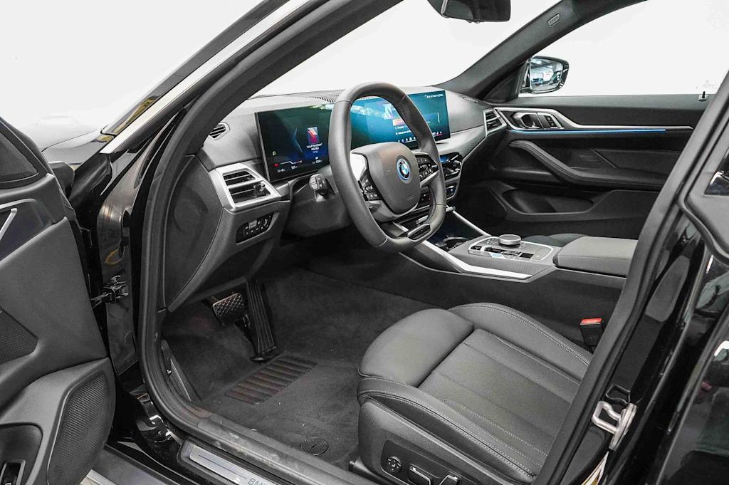 Thumbnail: 2025 BMW i4 - 10