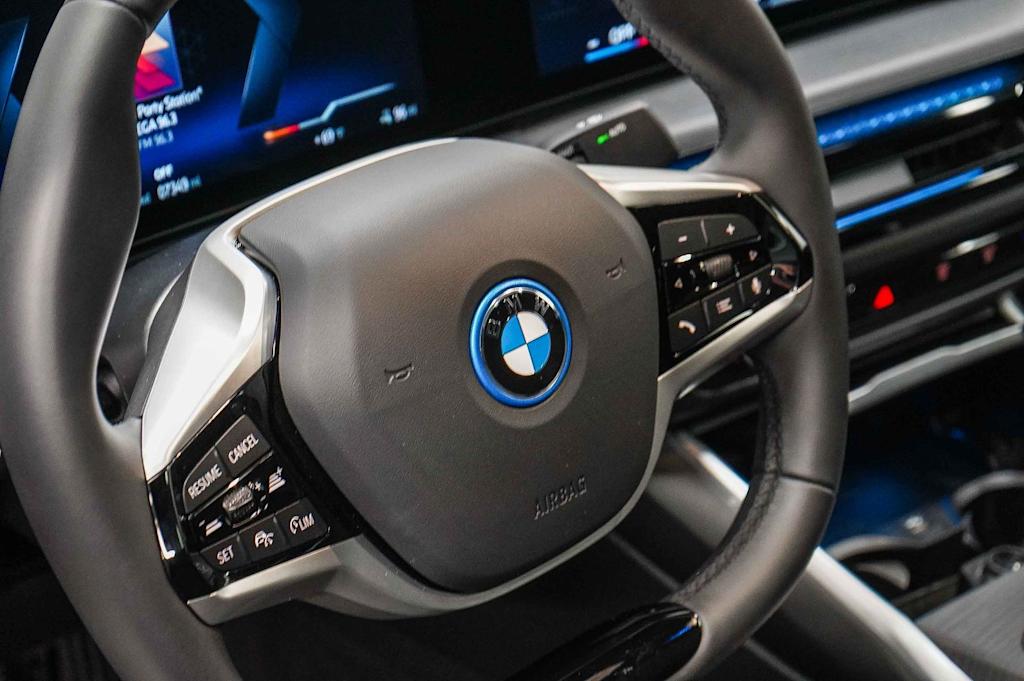 Thumbnail: 2025 BMW i4 - 13