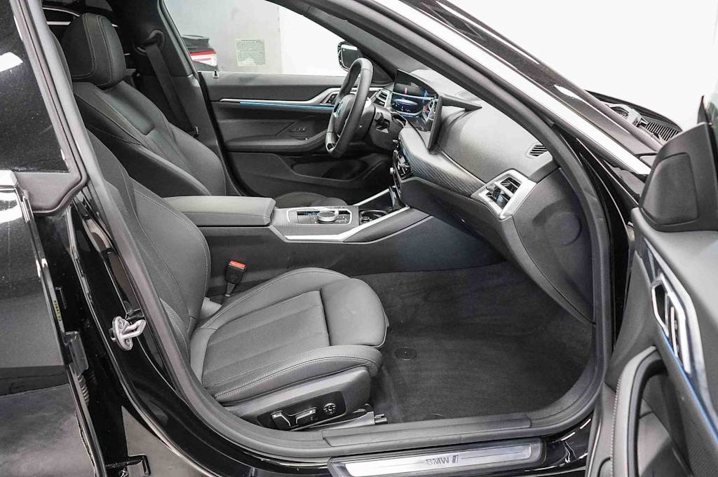 Thumbnail: 2025 BMW i4 - 9