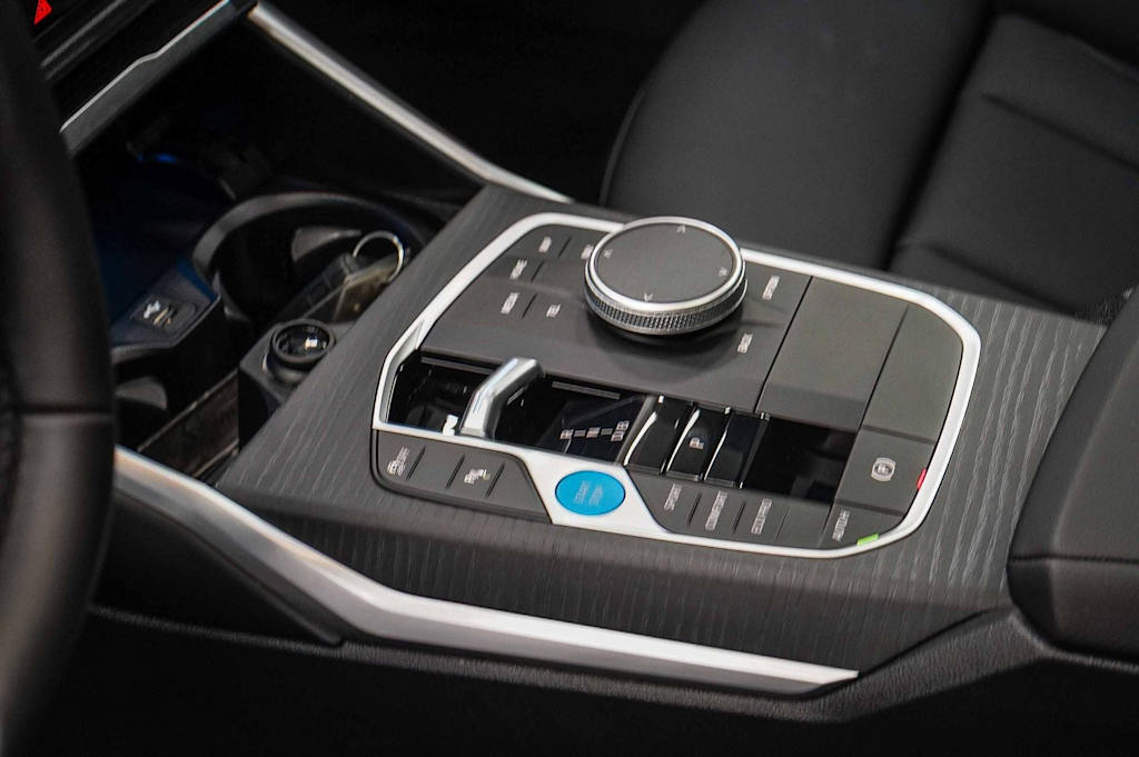 Thumbnail: 2025 BMW i4 - 15