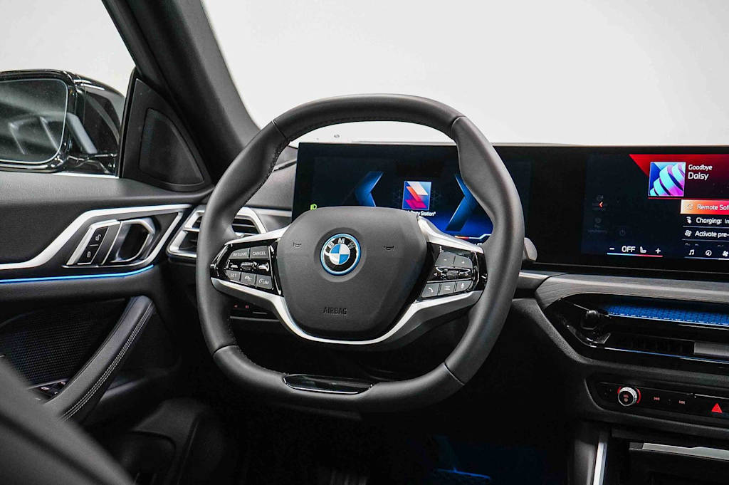 Thumbnail: 2025 BMW i4 - 12