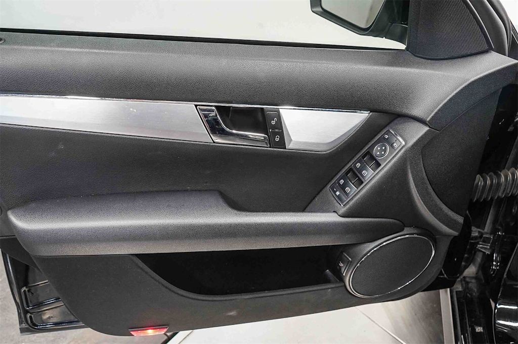 Thumbnail: 2008 Mercedes-Benz C-Class - 26