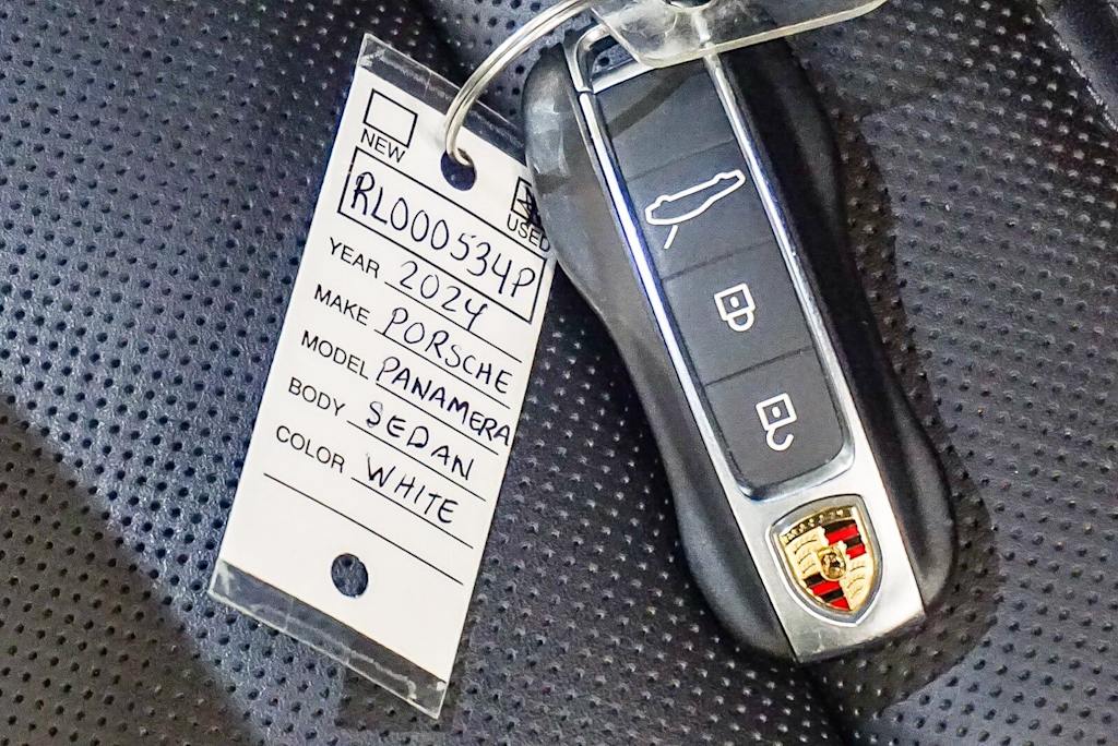 Thumbnail: 2024 Porsche Panamera - 18