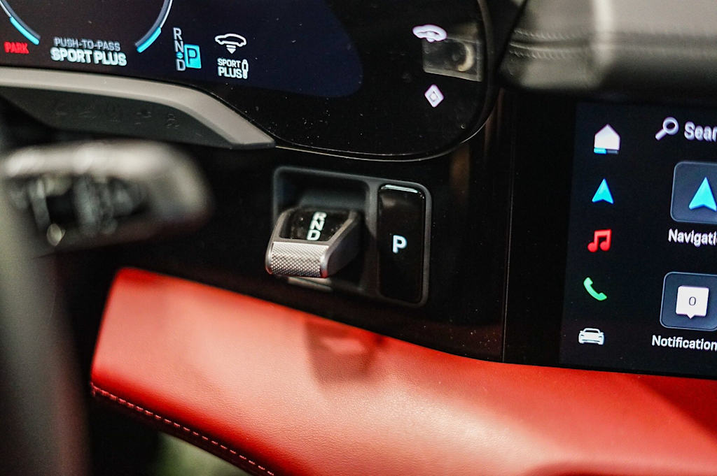 Thumbnail: 2025 Porsche Taycan - 30