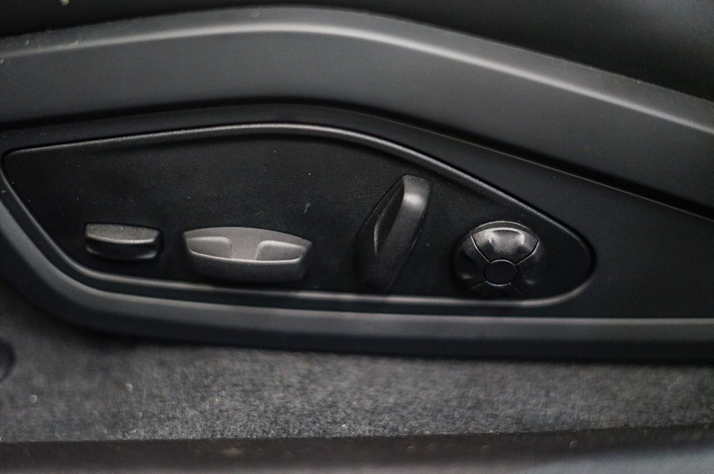 Thumbnail: 2025 Porsche Taycan - 27