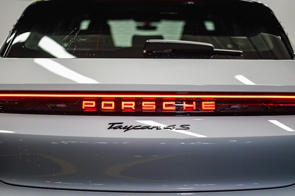 Thumbnail: 2025 Porsche Taycan - 22