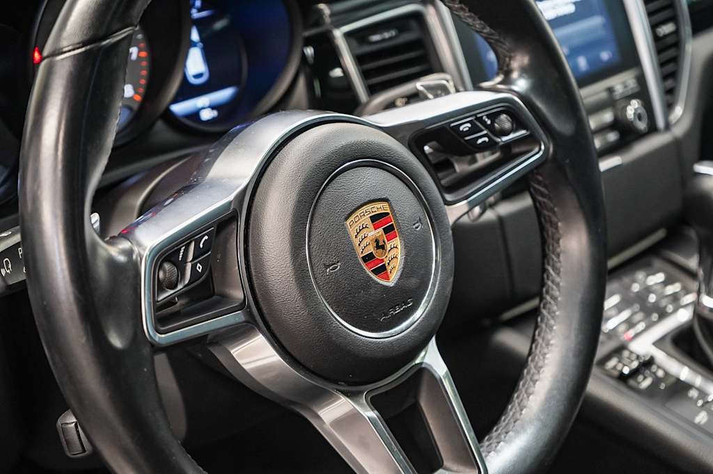 Thumbnail: 2018 Porsche Macan - 26