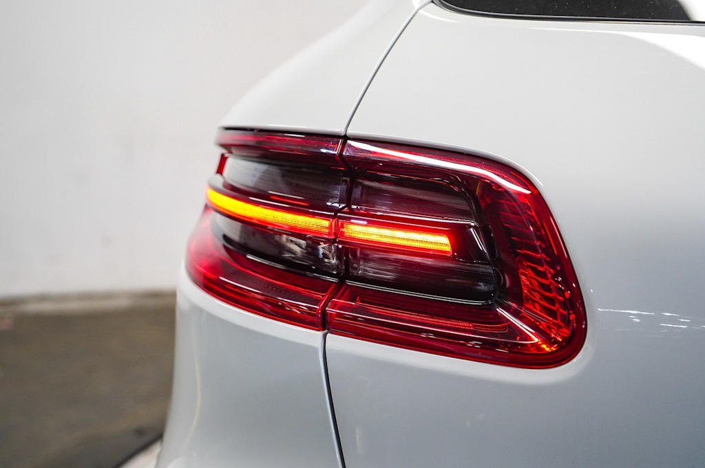 Thumbnail: 2018 Porsche Macan - 24
