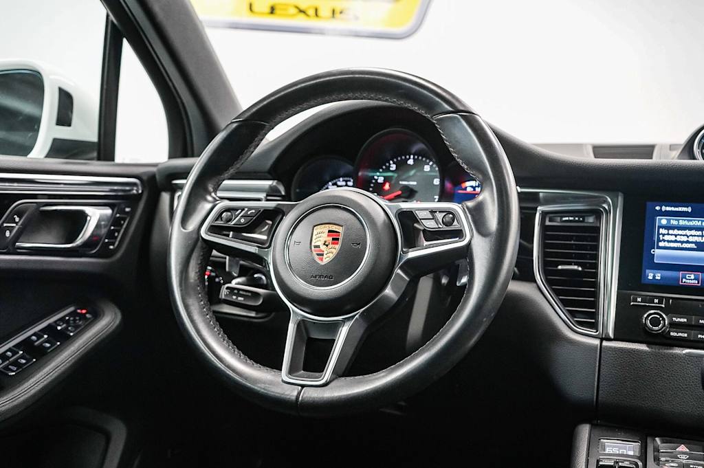 Thumbnail: 2018 Porsche Macan - 13