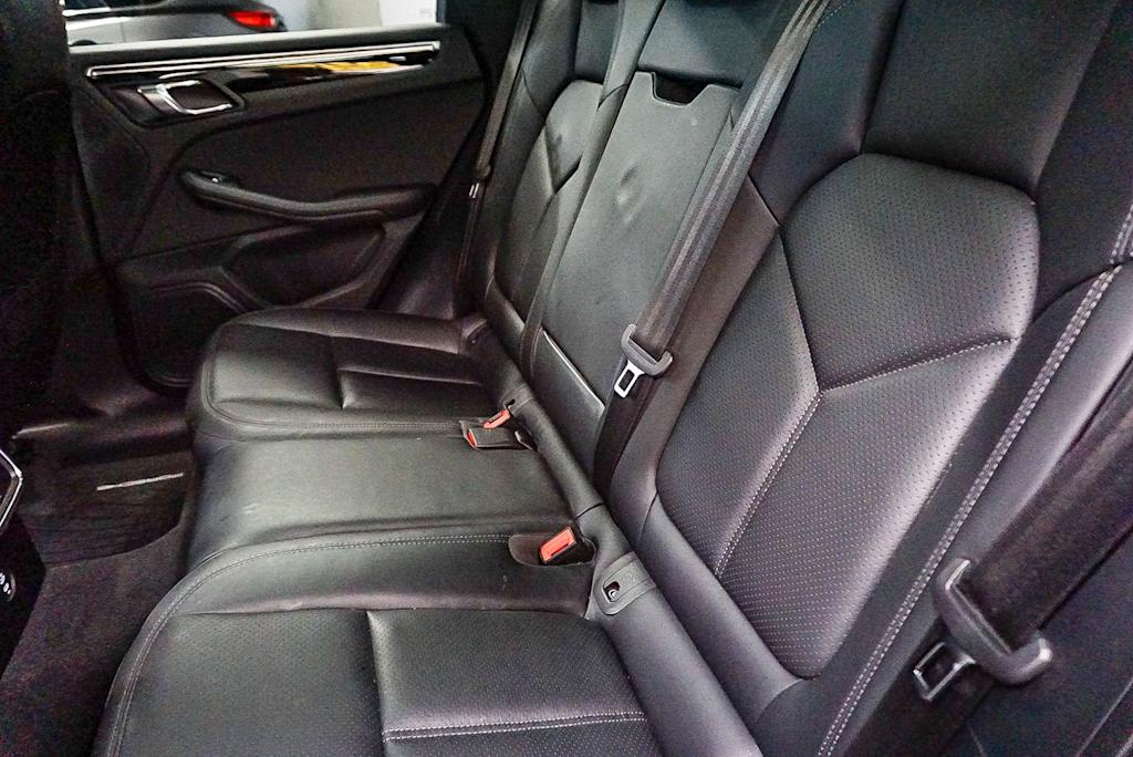 Thumbnail: 2023 Porsche Macan - 10