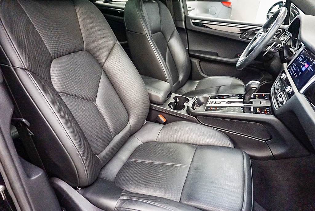 Thumbnail: 2023 Porsche Macan - 8