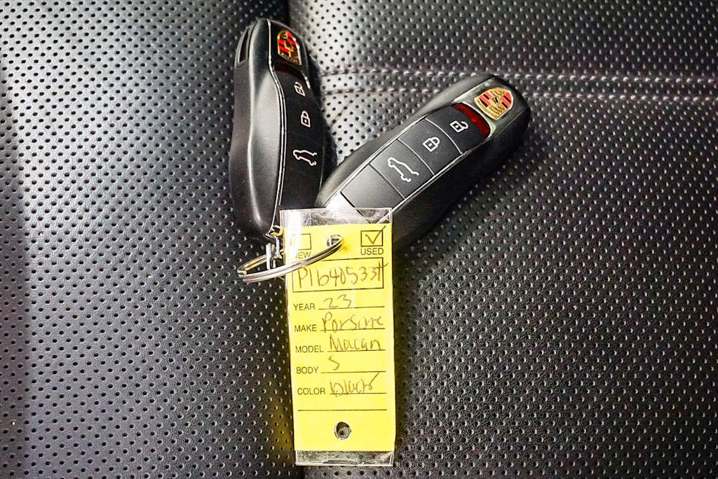 Thumbnail: 2023 Porsche Macan - 14