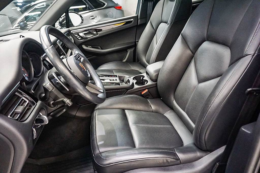 Thumbnail: 2023 Porsche Macan - 9