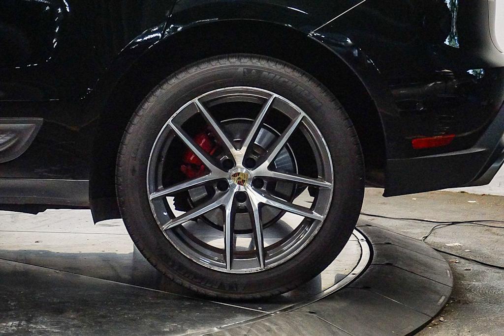 Thumbnail: 2023 Porsche Macan - 20