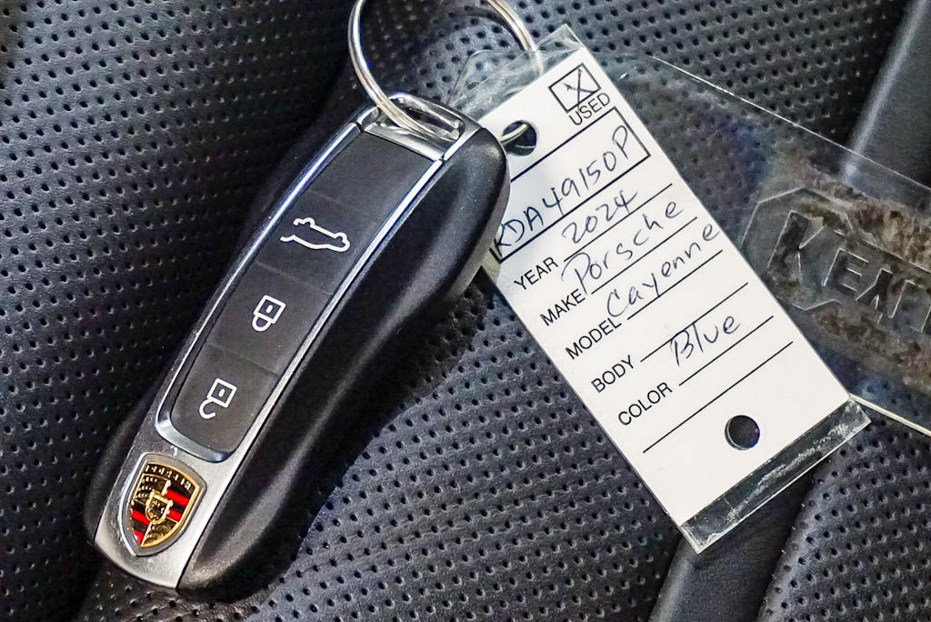 Thumbnail: 2024 Porsche Cayenne - 17