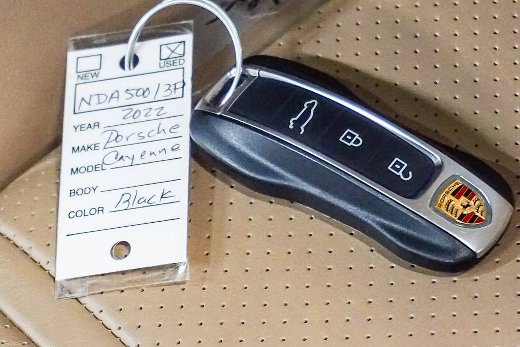 Thumbnail: 2022 Porsche Cayenne - 18