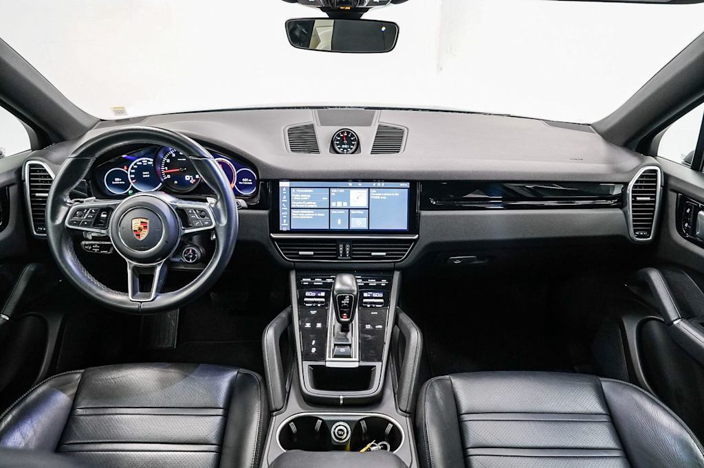 Thumbnail: 2021 Porsche Cayenne - 2