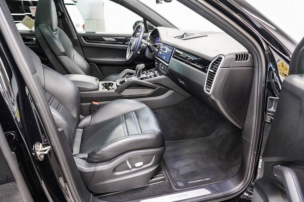 Thumbnail: 2021 Porsche Cayenne - 10